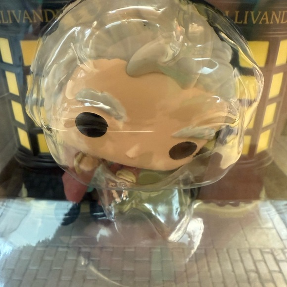 Funko Pop Deluxe Garrick Ollivander with Wand Shop - Picture 2 of 11